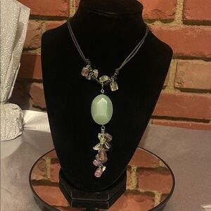 🔥NWT🔥Vintage 🔥Beautiful🔥Real earth stone necklace!🔥